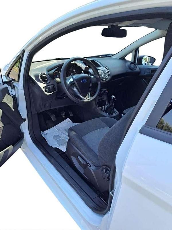 Usata Ford Fiesta 75 CV (55 kW) 2016 Bianco Utilitaria