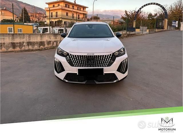 Usata Peugeot 2008 Allure 101 CV (74 kW) 2024 Bianco SUV