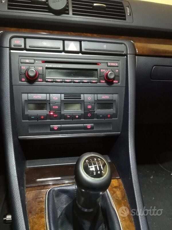 Usata Audi A4 131 CV (96 kW) 2004 Blu/azzurro Berlina