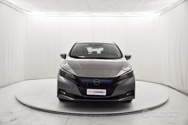 Usata Nissan Leaf Acenta 110 kW (150 CV) 2023 Dark metal grey Utilitaria