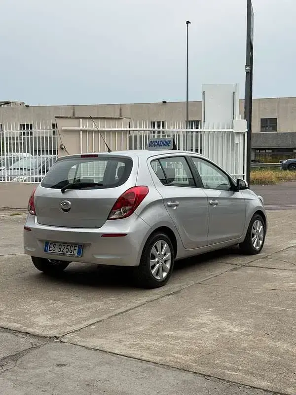 Usata Hyundai i20 Edition 85 CV (62 kW) 2013 Grigio Utilitaria