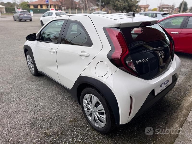 Usata Toyota Aygo X Active 72 CV (52 kW) 2023 Bianco SUV