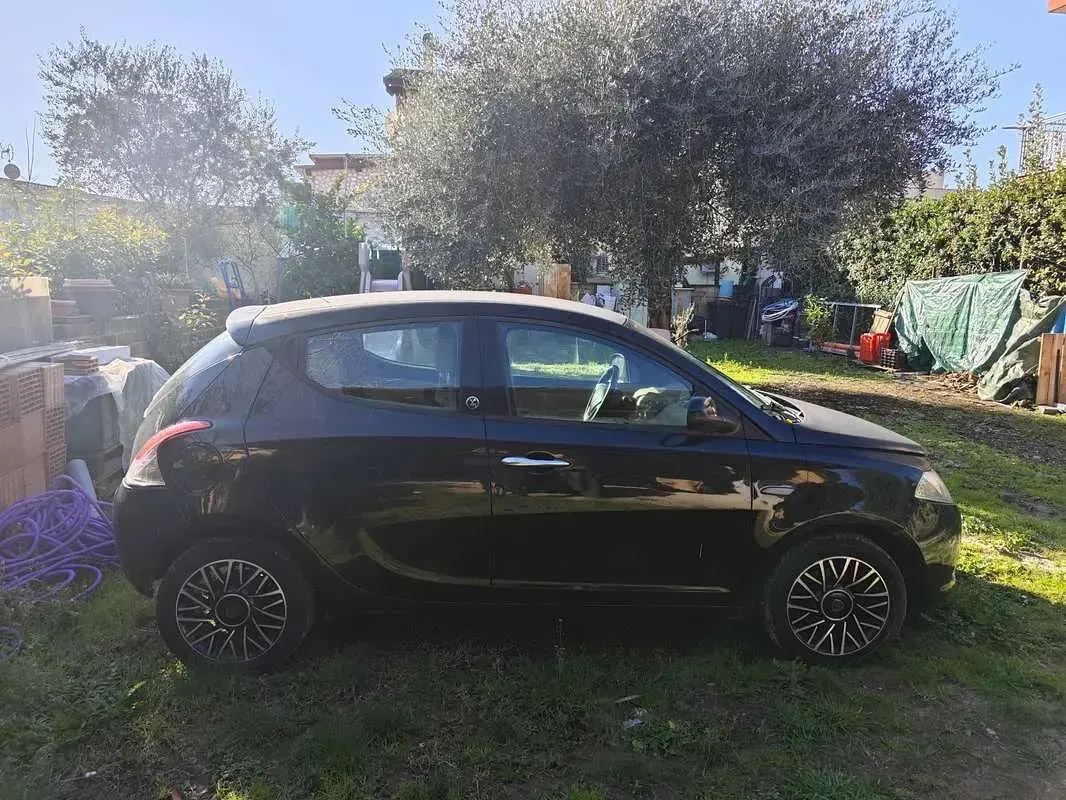 Usata Lancia Ypsilon 69 CV (50 kW) 2015 Utilitaria