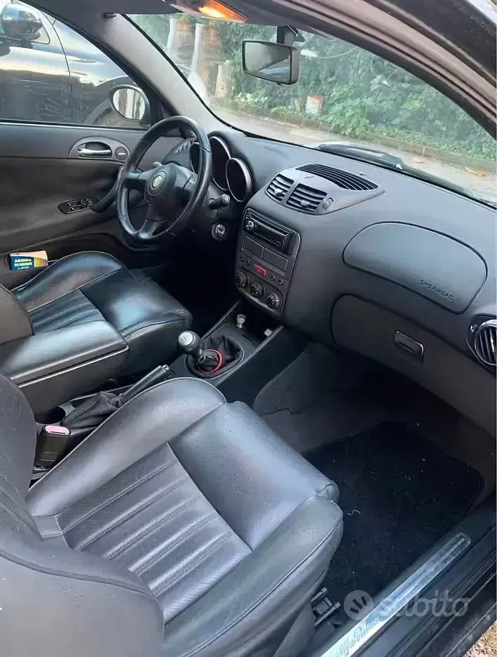Usata Alfa Romeo 147 140 CV (102 kW) 2004 Nero Utilitaria