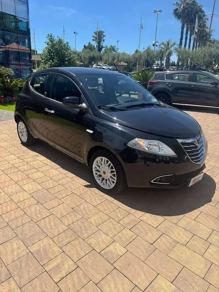 Usata Lancia Ypsilon Silver 95 CV (69 kW) 2014 Nero Utilitaria
