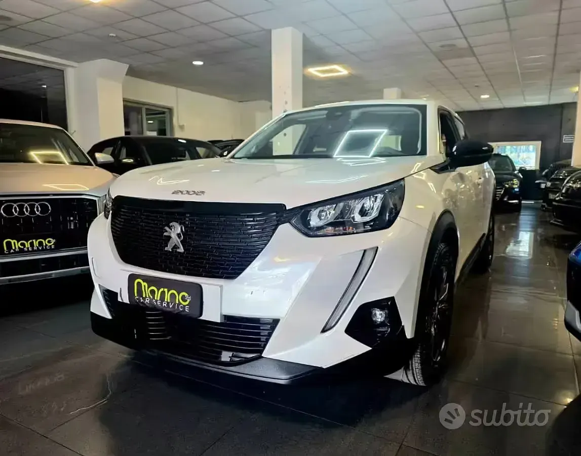 Usata Peugeot 2008 Active 110 CV (80 kW) 2022 Bianco SUV