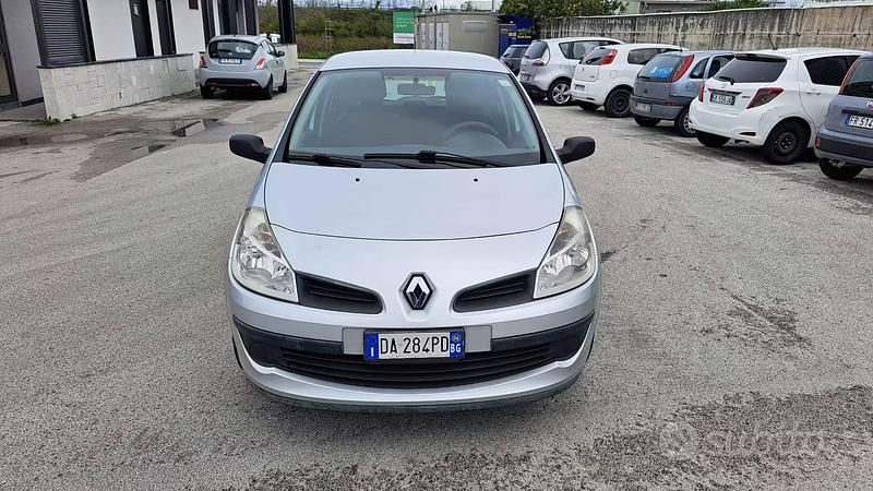 Usata Renault Clio II 70 CV (51 kW) 2006 Grigio Berlina