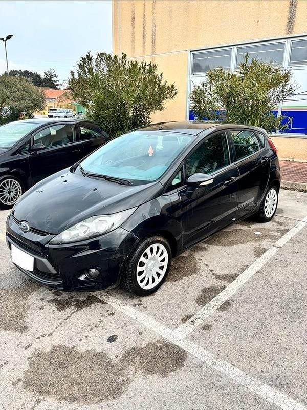 Usata Ford Fiesta Business Edition 70 CV (51 kW) 2011 Nero Utilitaria