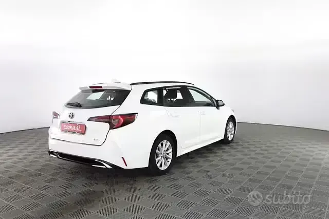 Usata Toyota Corolla Active 98 CV (72 kW) 2026 Bianco Station wagon