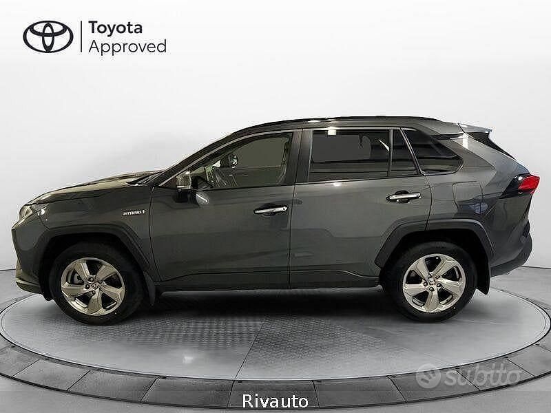 Usata Toyota RAV4 Hybrid Lounge 222 CV (163 kW) 2020 Grigio scuro SUV