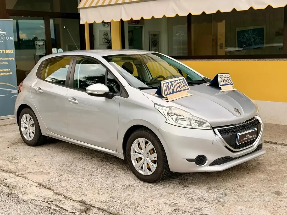 Usata Peugeot 208 68 CV (50 kW) 2014 Grigio Utilitaria