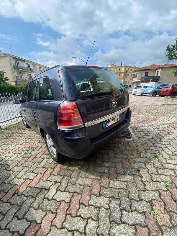 Usata Opel Zafira 125 CV (91 kW) 2008 Blu Monovolume