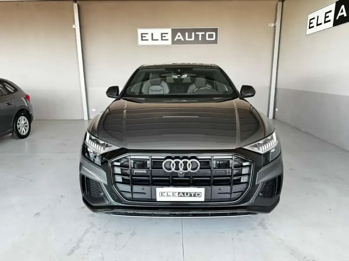 Usata Audi Q8 S-Line 286 CV (210 kW) 2022 Grigio daytona SUV