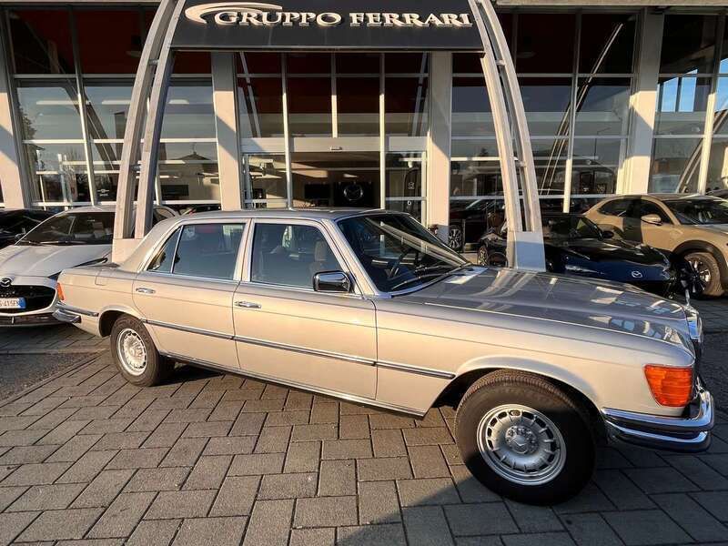 Usata Mercedes 450 220 CV (161 kW) 1977 Grigio Berlina