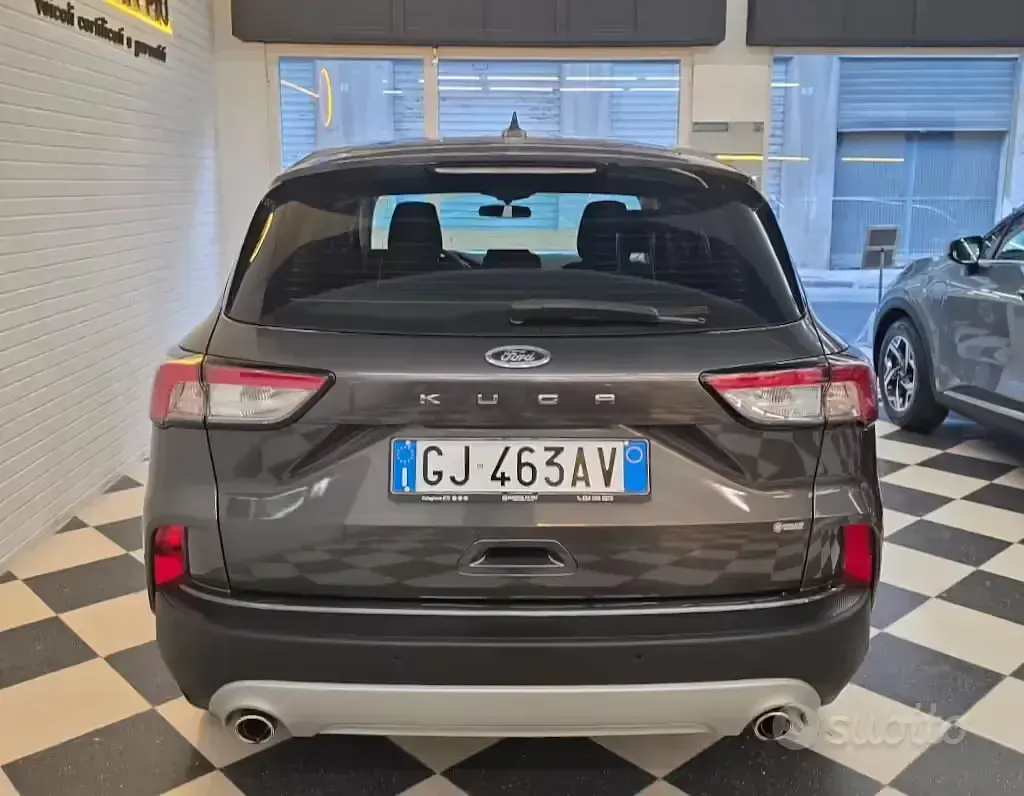 Usata Ford Kuga 120 CV (88 kW) 2022 Grigio SUV