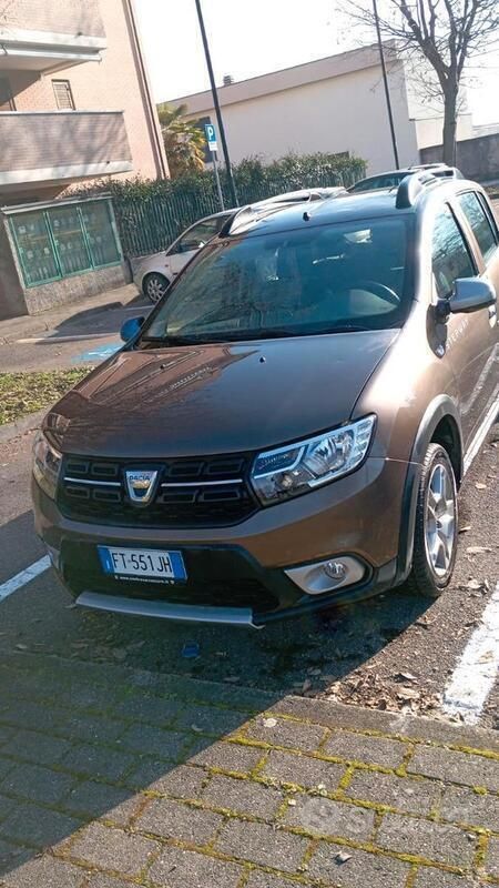 Marrone Usata 2019 Dacia Sandero Due volumi | 8500 € (Buon prezzo) - Immagine 1/4