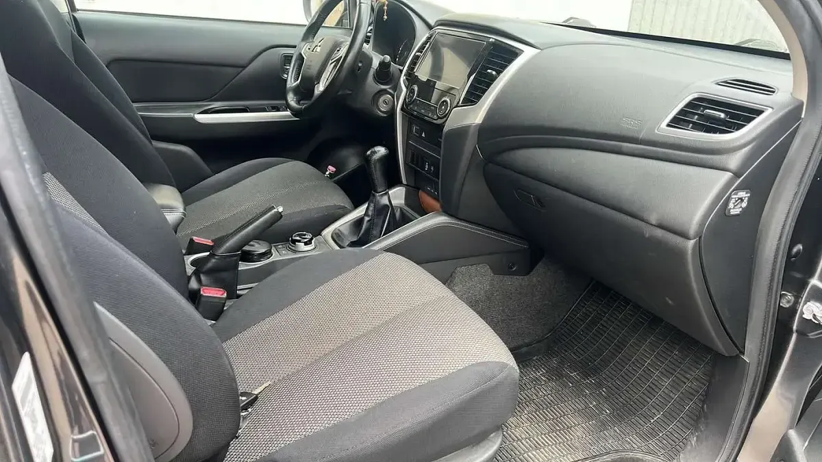 Usata Mitsubishi L200 Intense 150 CV (110 kW) 2019 Grigio Pick-up