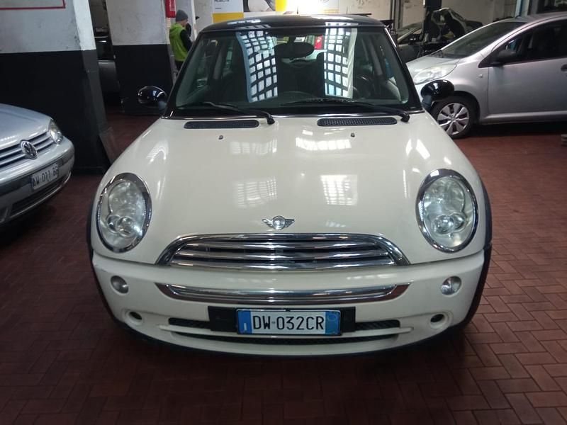 Usata Mini Cooper 119 CV (87 kW) 2009 Beige Utilitaria