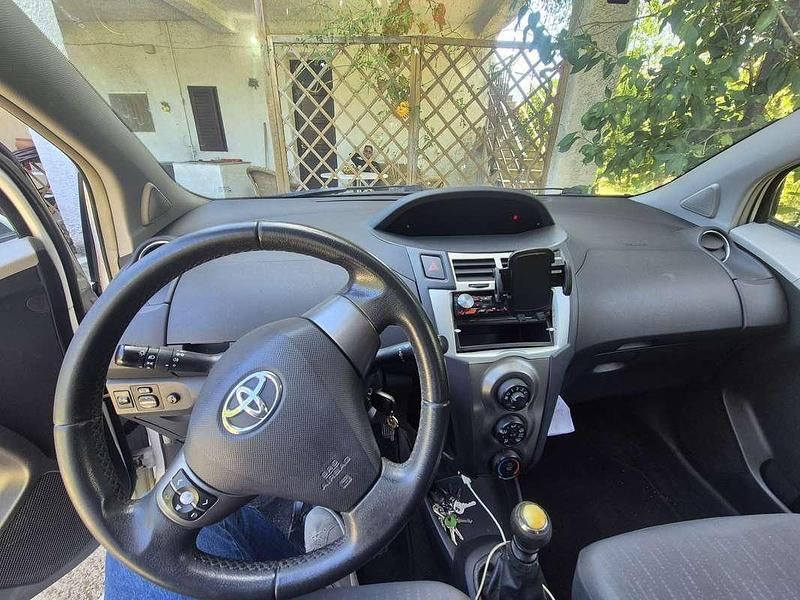 Usata Toyota Yaris Sol 101 CV (74 kW) 2009 Berlina