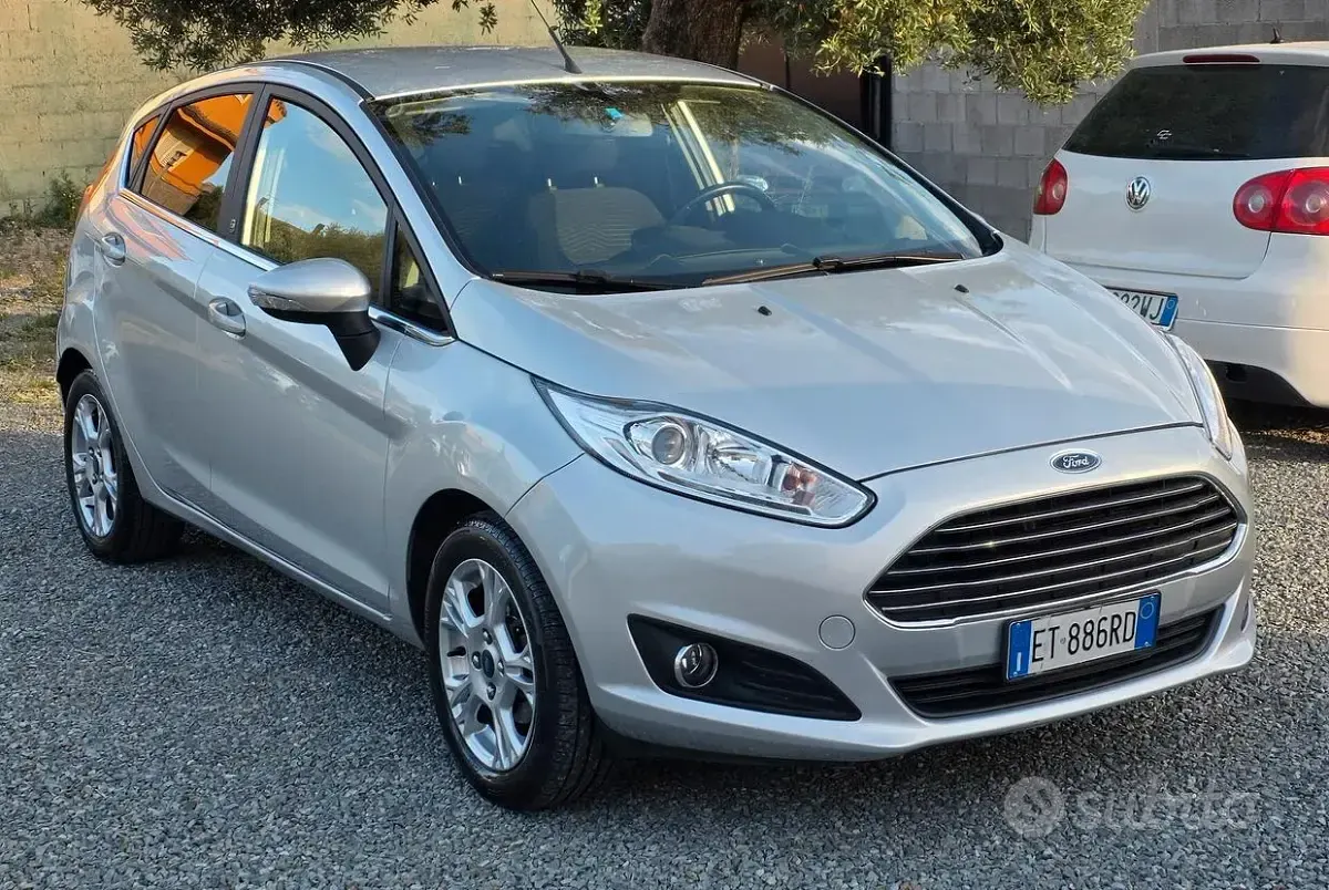 Usata Ford Fiesta Titanium 75 CV (55 kW) 2015 Grigio Utilitaria