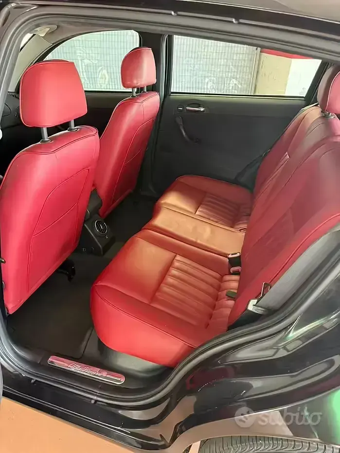 Usata Alfa Romeo 147 150 CV (110 kW) 2002 Nero Utilitaria