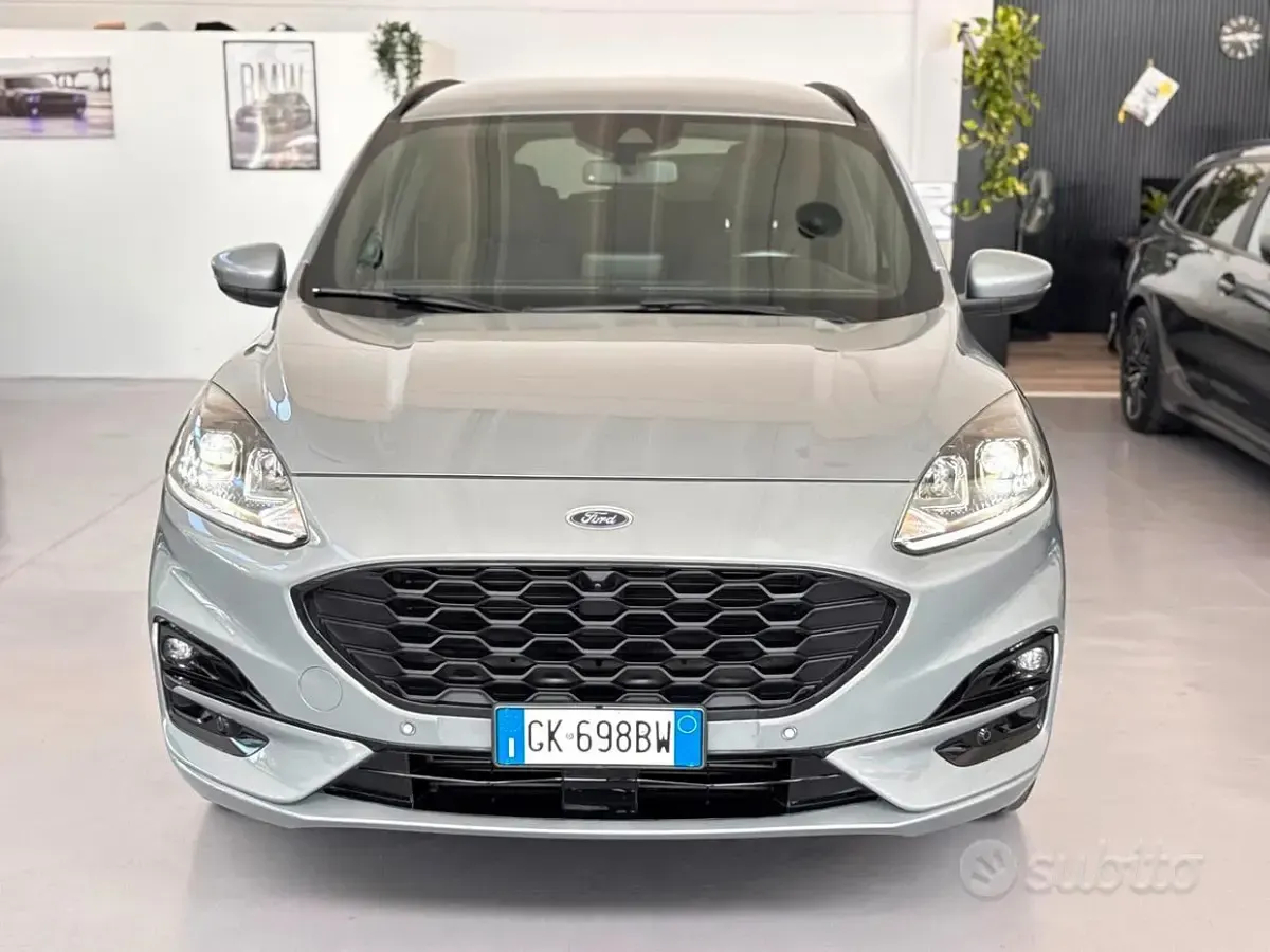 Usata Ford Kuga ST-Line 120 CV (88 kW) 2022 Grigio SUV