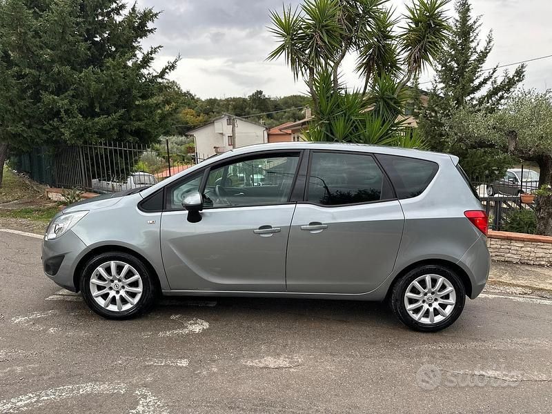 Usata Opel Meriva 95 CV (69 kW) 2011 Grigio Monovolume