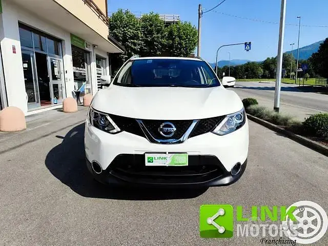 Usata Nissan Qashqai Tekna 110 CV (80 kW) 2015 Bianco SUV