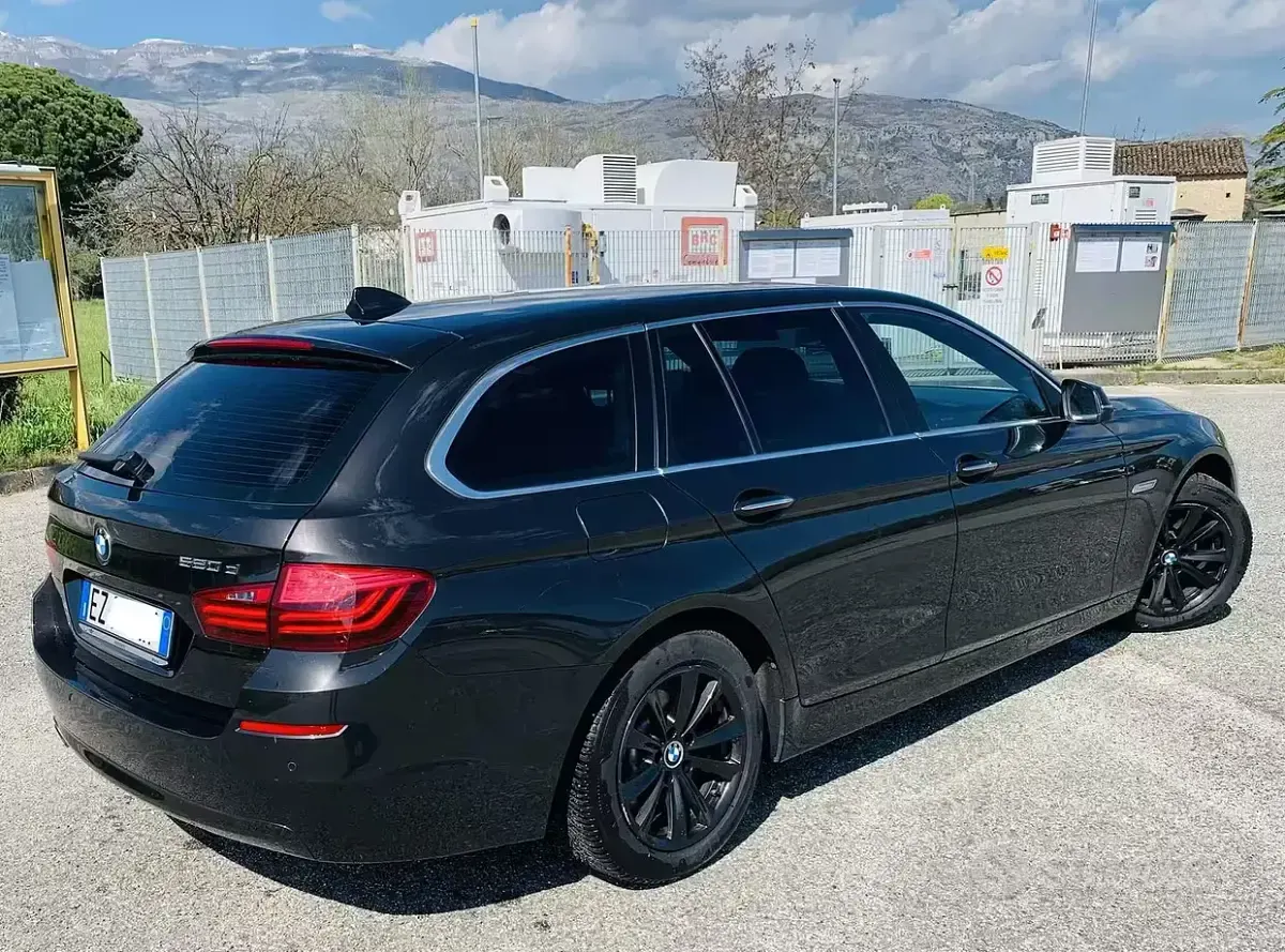 Usata BMW 520 Luxury Line 190 CV (139 kW) 2015 Grigio Station wagon