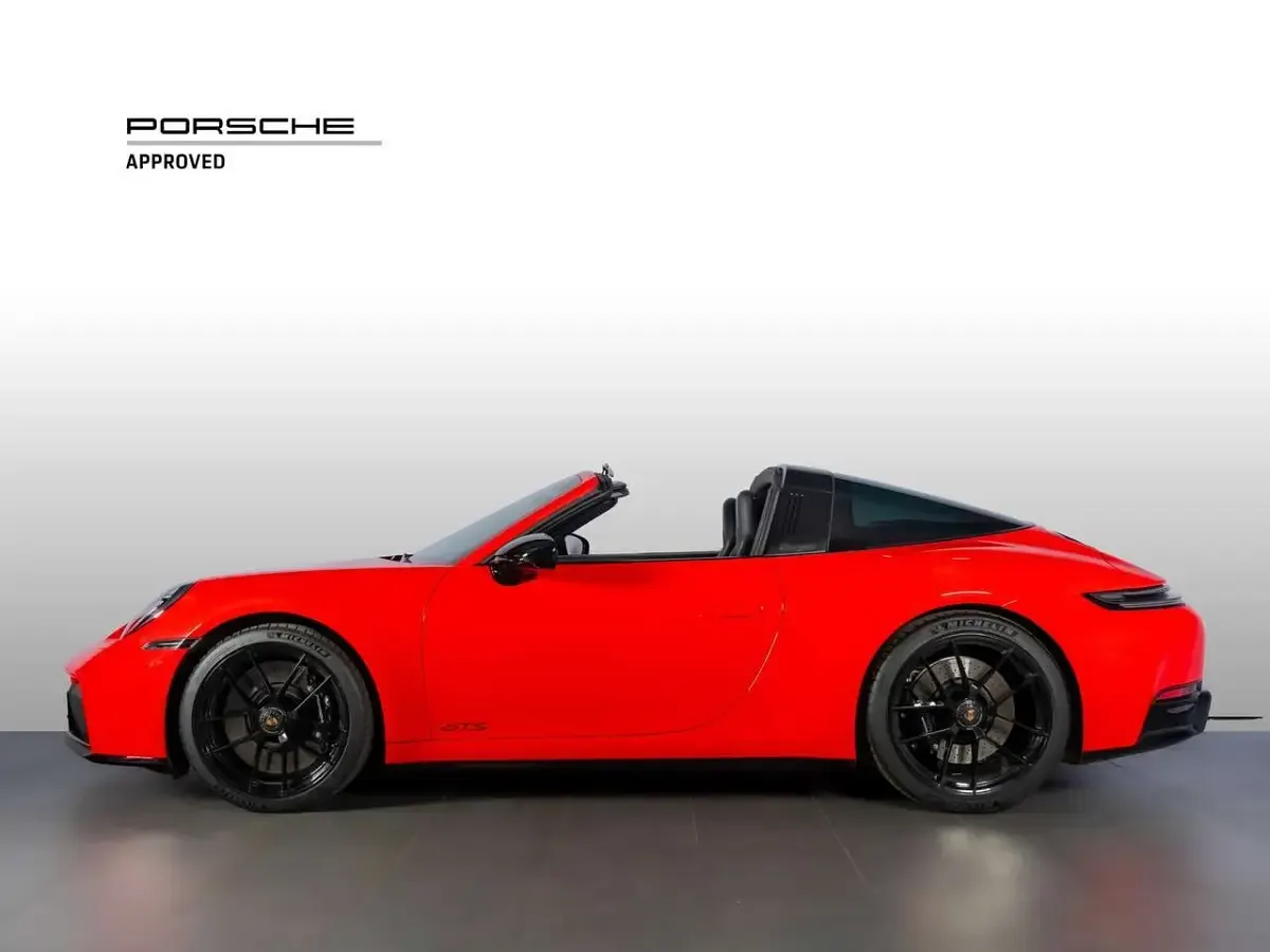 Usata Porsche 992 541 CV (397 kW) 2025 Guards red Cabrio