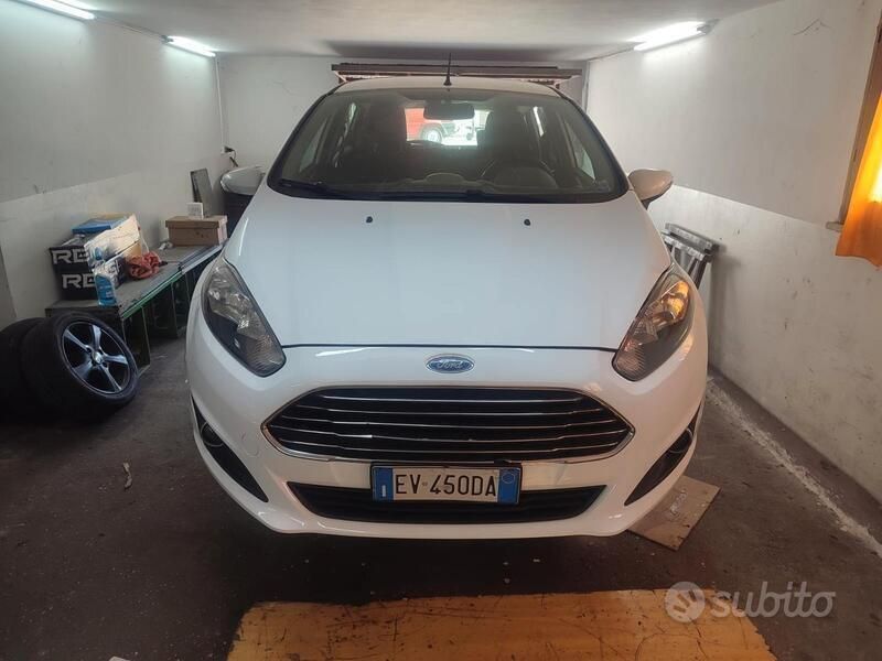 Bianco Usata 2014 Ford Fiesta Due volumi | 5500 € - Immagine 1/4