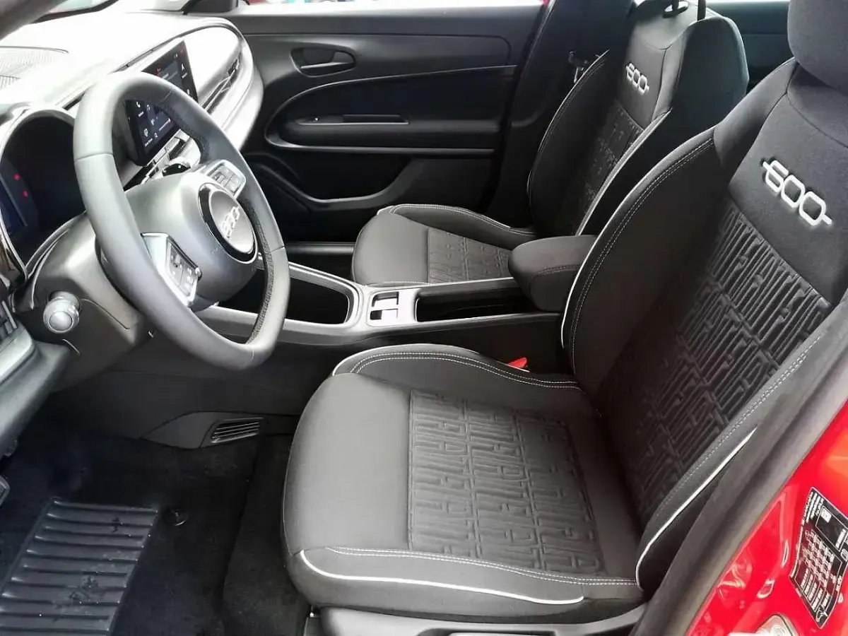 Nuova Fiat 600 110 CV (80 kW) 2025 Rosso SUV