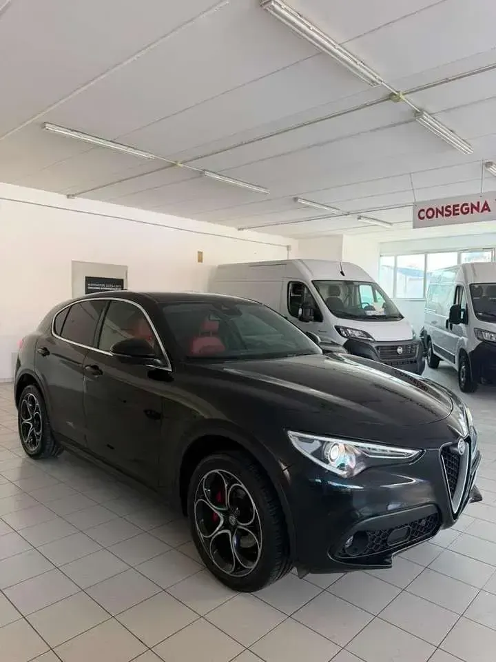 Usata Alfa Romeo Stelvio Super 209 CV (153 kW) 2019 Nero SUV
