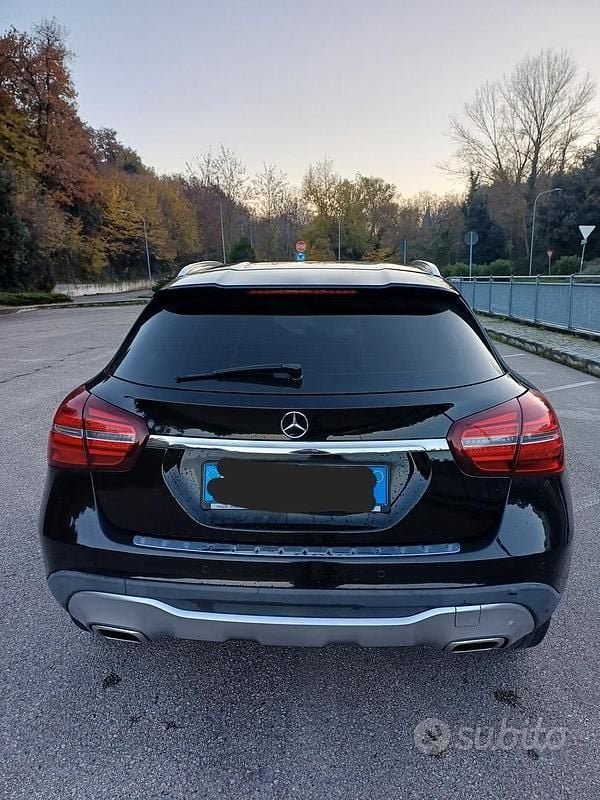 Usata Mercedes GLA180 109 CV (80 kW) 2017 Nero SUV