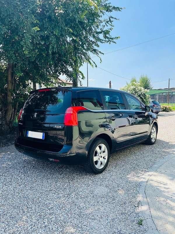 Usata Peugeot 5008 Access 115 CV (84 kW) 2013 Nero Monovolume