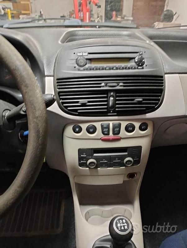 Usata Fiat Punto 2006 Blu Utilitaria