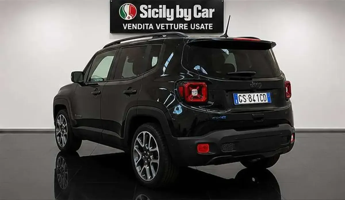 Usata Jeep Renegade 179 CV (131 kW) 2022 Solid black SUV