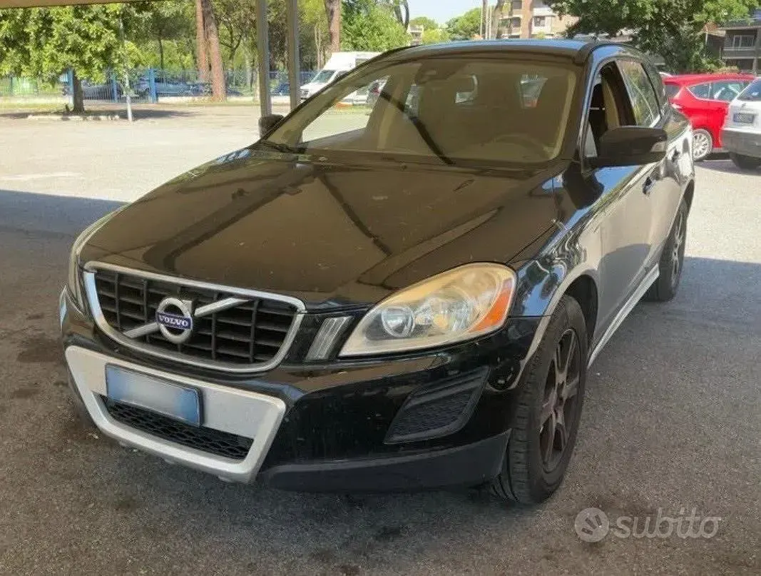 Usata Volvo XC60 Drive Kinetic 163 CV (119 kW) 2012 Nero SUV