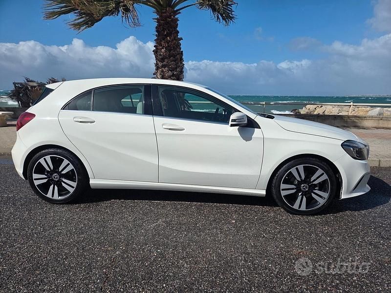 Usata Mercedes A180 108 CV (79 kW) 2017 Bianco Berlina