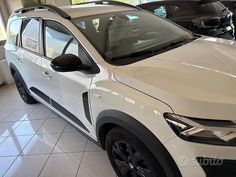 Usata Dacia Jogger Extreme 100 CV (73 kW) 2024 Bianco Monovolume