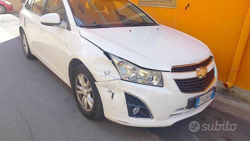 Bianco Usata 2013 Chevrolet Cruze Station wagon | 3000 € (Buon prezzo) - Immagine 1/4
