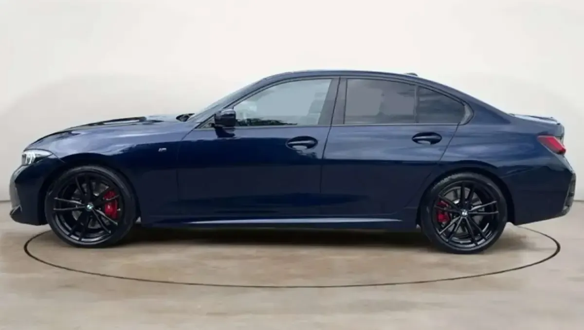 Usata BMW 330 M Sport 245 CV (180 kW) 2023 Blu/azzurro Berlina