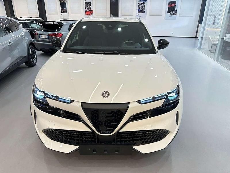 Nuova Alfa Romeo Junior Edizione Speciale 145 CV (106 kW) 2025 Bianco metallizzato SUV