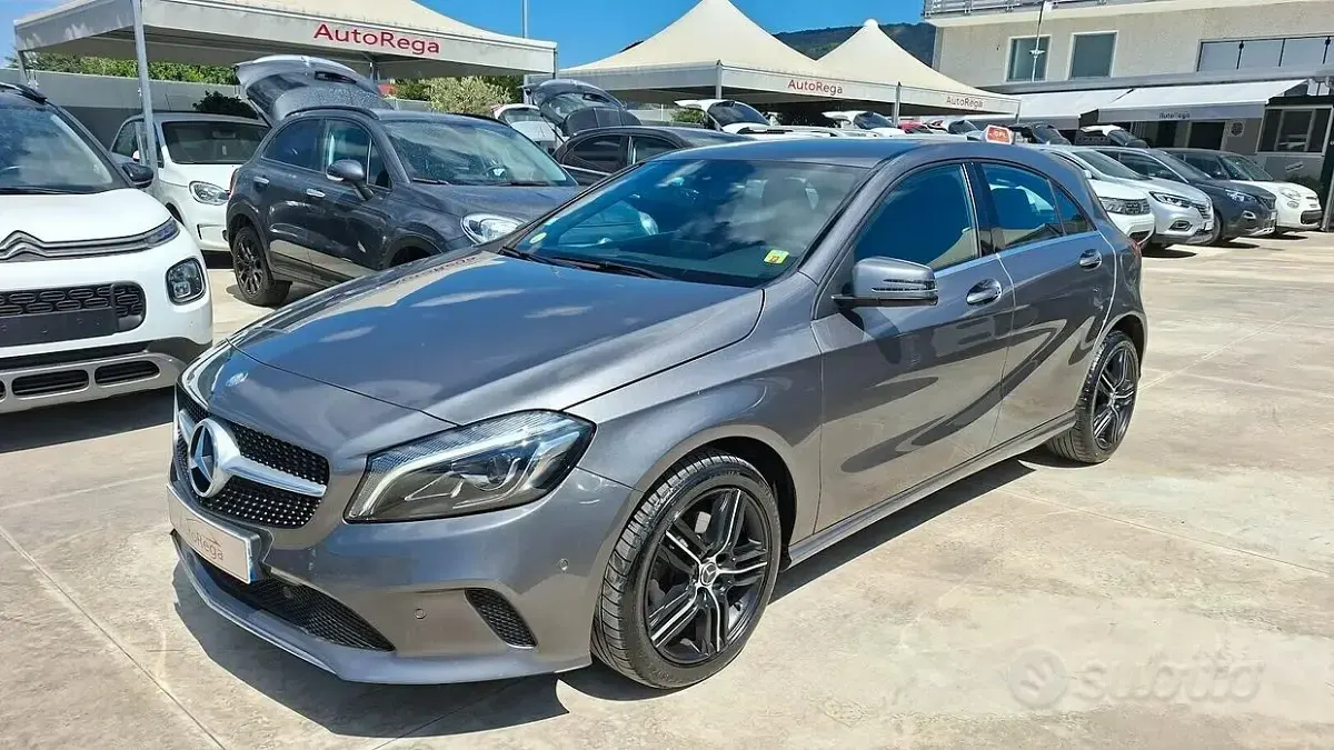 Usata Mercedes A200 Premium 136 CV (100 kW) 2016 Grigio Utilitaria