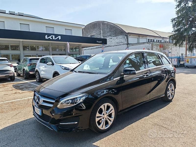 Usata Mercedes B180 Premium 109 CV (80 kW) 2015 Nero Monovolume