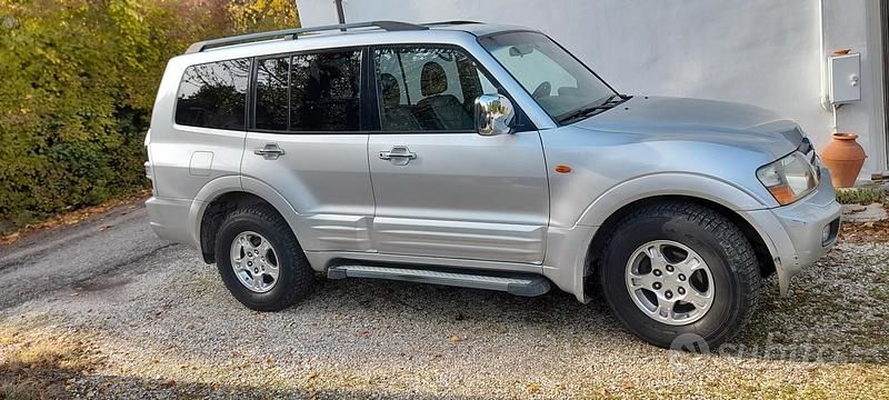 Usata Mitsubishi Pajero 165 CV (121 kW) 2002 Grigio SUV
