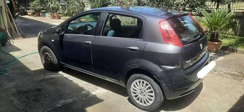 Usata 2009 Fiat Grande Punto Dynamic Due volumi | 900 € (Super prezzo) - Immagine 1/4