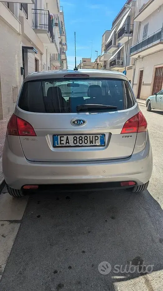 Usata Kia Venga 90 CV (66 kW) 2010 Grigio Utilitaria