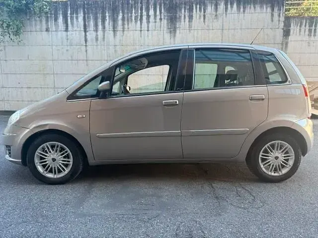 Usata Lancia Musa 69 CV (50 kW) 2008 Oro Monovolume