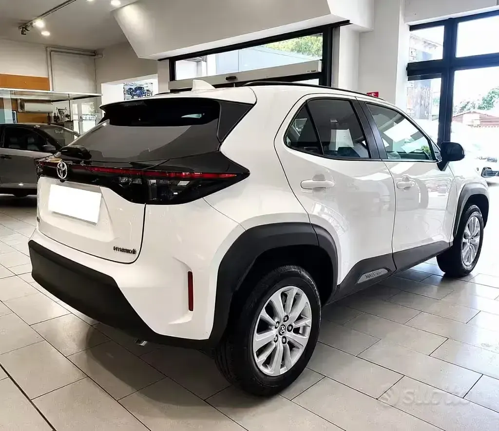 Usata Toyota Yaris Cross Lounge 92 CV (67 kW) 2023 Bianco SUV